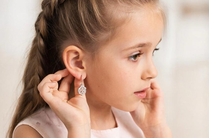 Прокол ушей детям